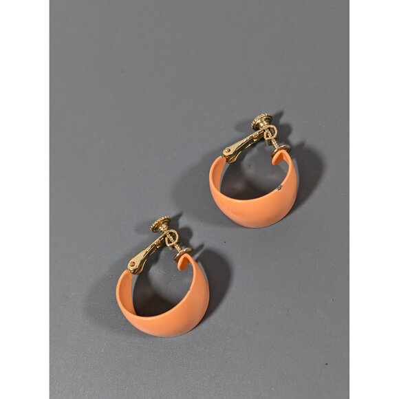 Vintage Napier Orange Peach Metal Hoop Earrings Screw Back CLip - Picture 5 of 8